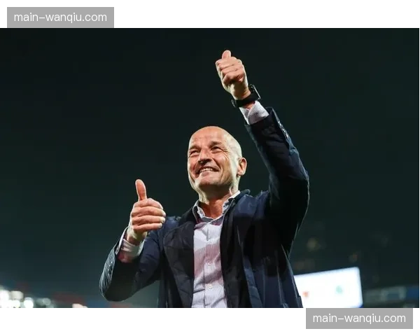 从质疑到认可：记录波鸿保级路上的新任主帅首个完整赛季