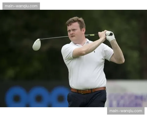 一杆进洞！业余观众在威士伯锦标赛练习轮赢得百万美元大奖