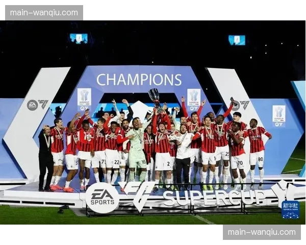 欧冠主题展览在米兰开幕，展出历届冠军奖杯复刻品